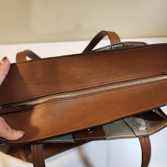 Nine West  Chelsea Tan Spacious Tote Bag - Picture 7 of 16